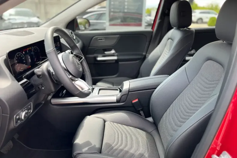 Mercedes-Benz GLA 180 din 2024 cu 5.315 km - oferta MER117029 - foto 10