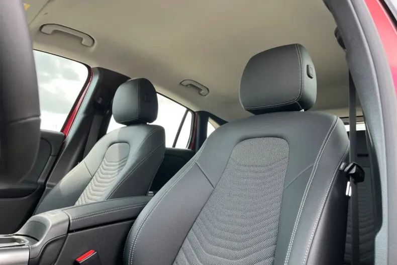 Mercedes-Benz GLA 180 din 2024 cu 5.315 km - oferta MER117029 - foto 11