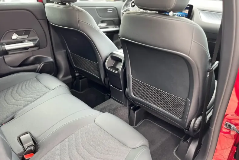 Mercedes-Benz GLA 180 din 2024 cu 5.315 km - oferta MER117029 - foto 18