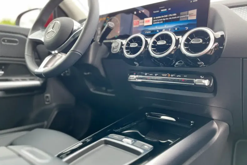 Mercedes-Benz GLA 180 din 2024 cu 5.315 km - oferta MER117029 - foto 21