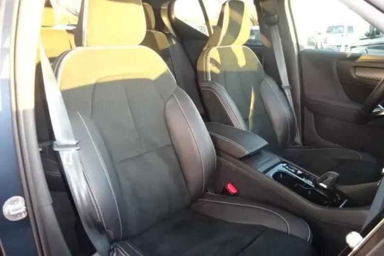 Volvo XC40 din 2022 cu 29.434 km - oferta VOL117033 - foto 9