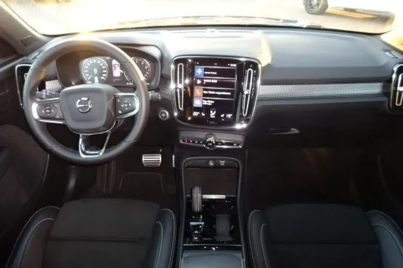 Volvo XC40 din 2022 cu 29.434 km - oferta VOL117033 - foto 11