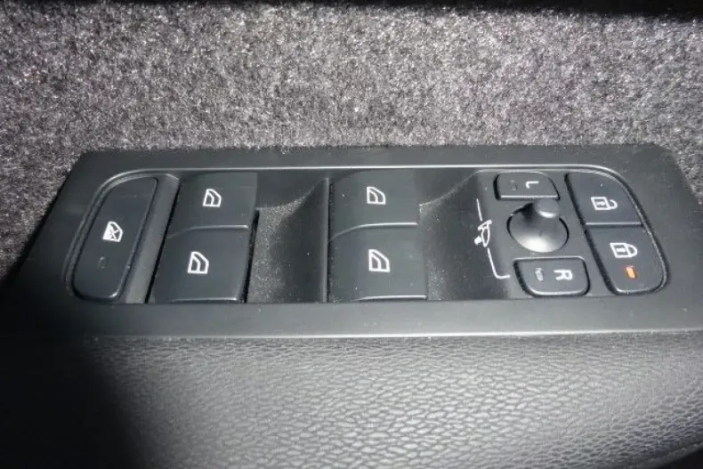 Volvo XC40 din 2022 cu 29.434 km - oferta VOL117033 - foto 15