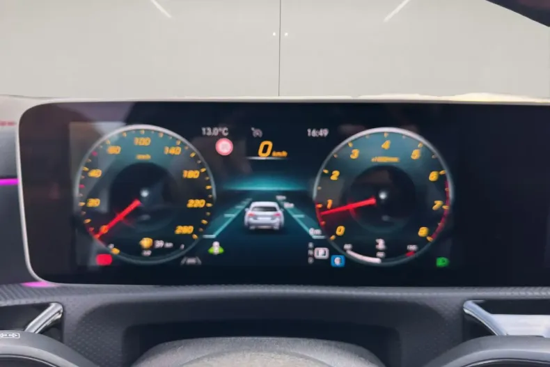 Mercedes-Benz CLA 200 din 2020 cu 71.040 km - oferta MER117065 - foto 12