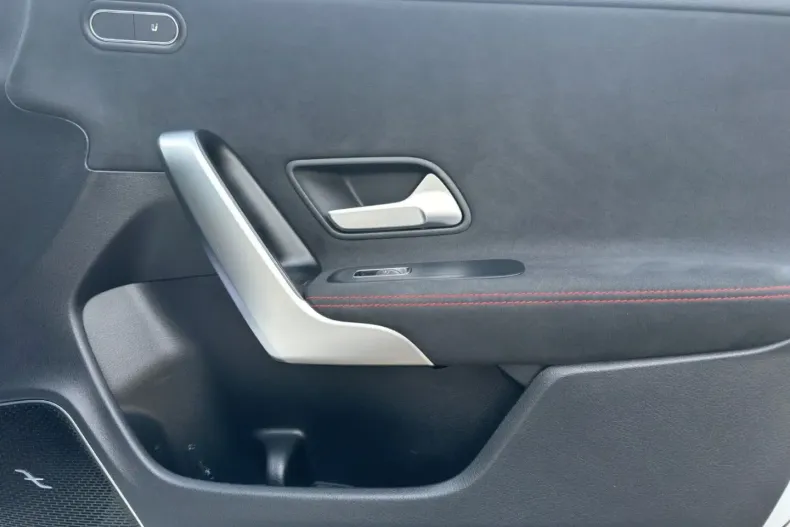 Mercedes-Benz CLA 200 din 2020 cu 71.040 km - oferta MER117065 - foto 20