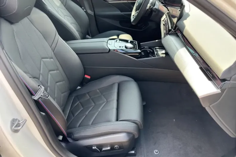 BMW 520 din 2025 cu 0 km - oferta BMW117072 - foto 3