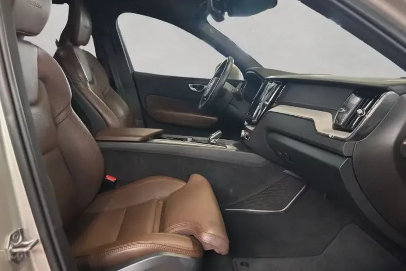 Volvo XC60 din 2020 cu 104.989 km - oferta VOL117081 - foto 10