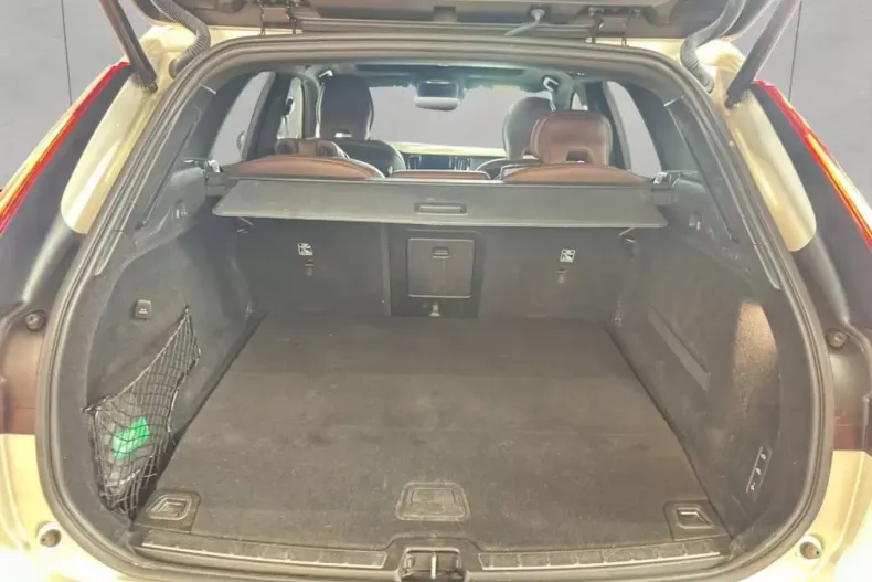 Volvo XC60 din 2020 cu 104.989 km - oferta VOL117081 - foto 13