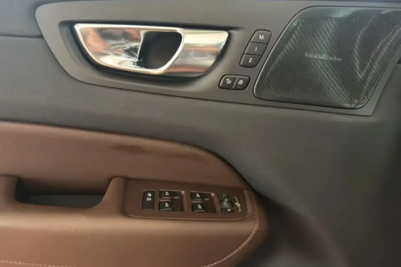 Volvo XC60 din 2020 cu 104.989 km - oferta VOL117081 - foto 16