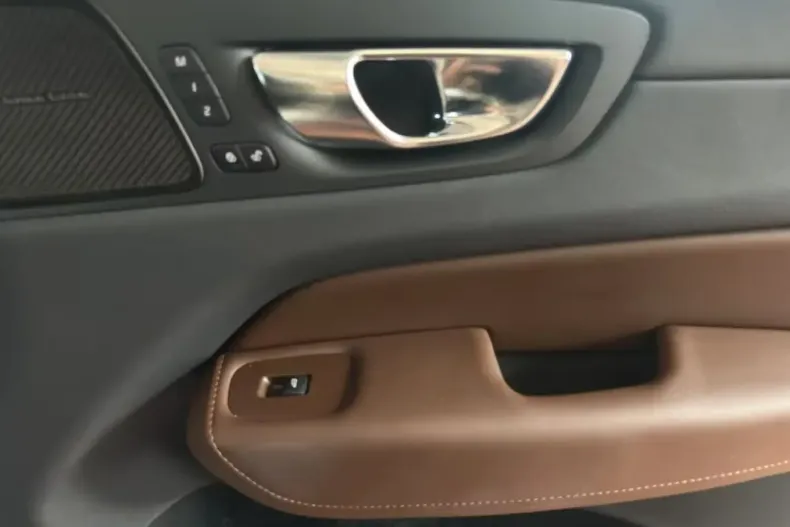 Volvo XC60 din 2020 cu 104.989 km - oferta VOL117081 - foto 18