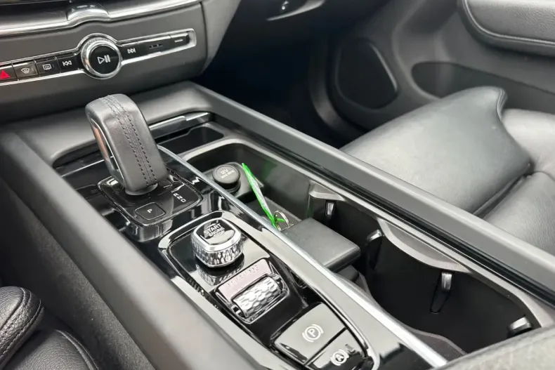 Volvo XC60 din 2020 cu 115.262 km - oferta VOL117087 - foto 17