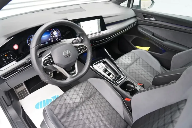 Volkswagen Golf din 2024 cu 7.300 km - oferta VOL117094 - foto 8