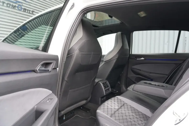 Volkswagen Golf din 2024 cu 7.300 km - oferta VOL117094 - foto 10