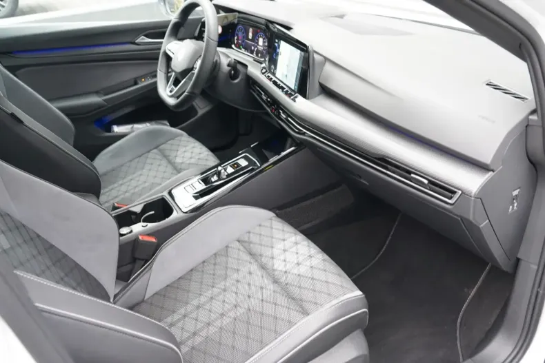 Volkswagen Golf din 2024 cu 7.300 km - oferta VOL117094 - foto 14