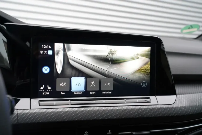 Volkswagen Golf din 2024 cu 7.300 km - oferta VOL117094 - foto 17