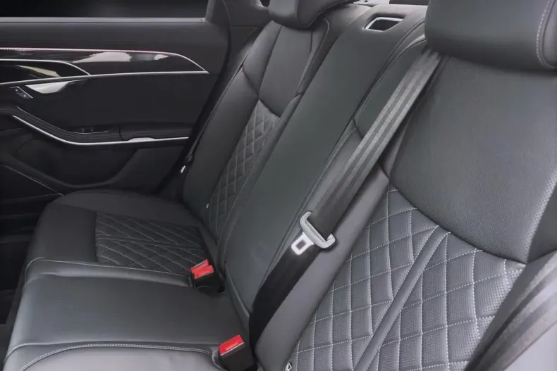 Audi S8 din 2024 cu 14.186 km - oferta AUD117111 - foto 13