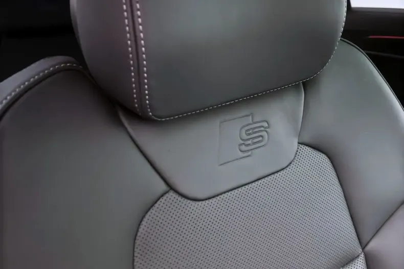 Audi S8 din 2024 cu 14.186 km - oferta AUD117111 - foto 17