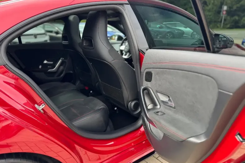 Mercedes-Benz CLA 35 AMG din 2022 cu 39.900 km - oferta MER117114 - foto 14