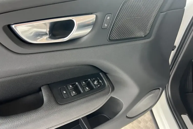 Volvo XC60 din 2022 cu 42.700 km - oferta VOL117138 - foto 10