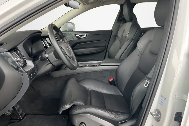 Volvo XC60 din 2022 cu 42.700 km - oferta VOL117138 - foto 11