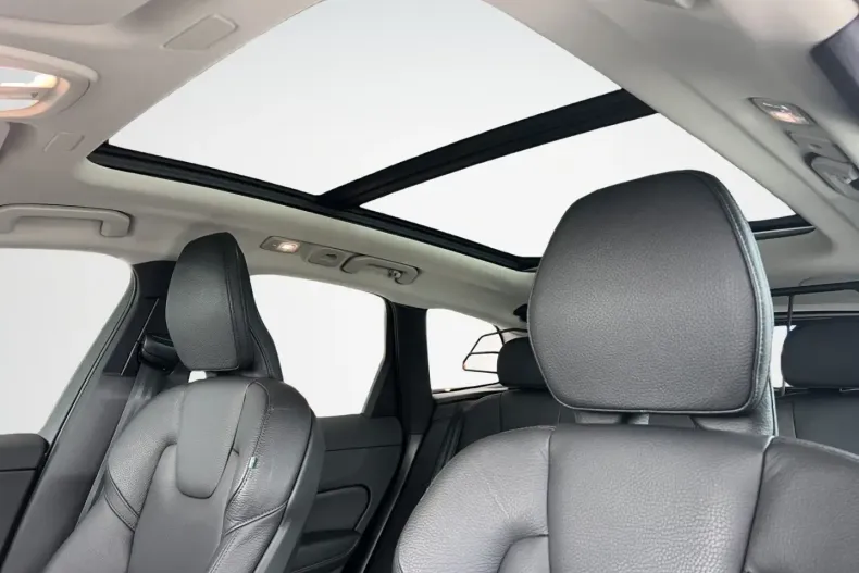 Volvo XC60 din 2022 cu 42.700 km - oferta VOL117138 - foto 12