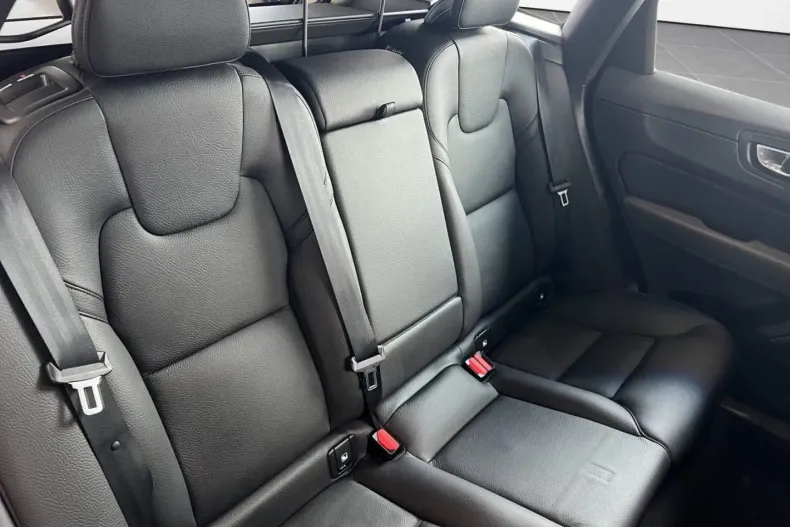 Volvo XC60 din 2022 cu 42.700 km - oferta VOL117138 - foto 14