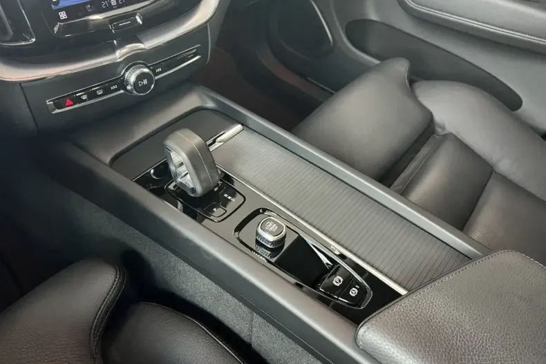 Volvo XC60 din 2022 cu 42.700 km - oferta VOL117138 - foto 27