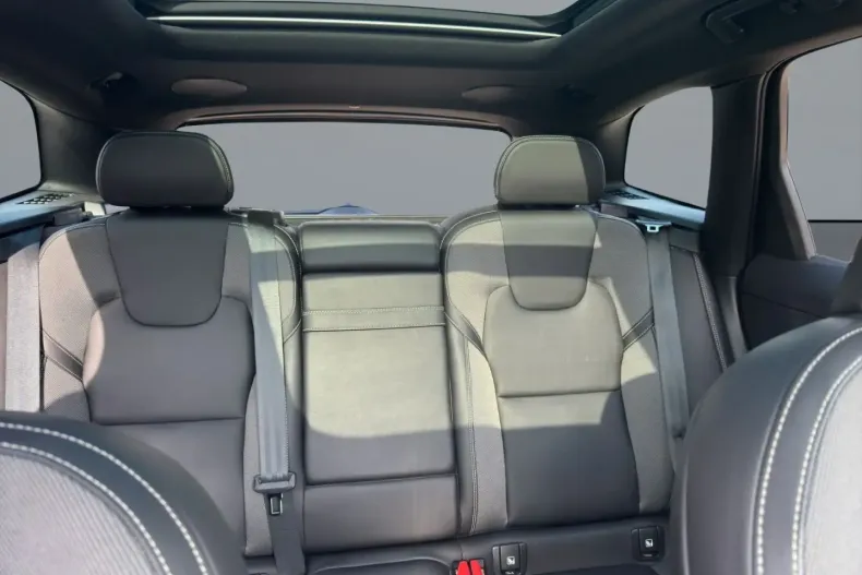 Volvo XC60 din 2021 cu 54.900 km - oferta VOL117139 - foto 11