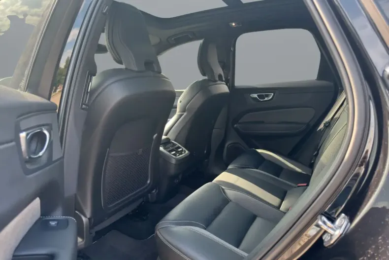 Volvo XC60 din 2021 cu 54.900 km - oferta VOL117139 - foto 12