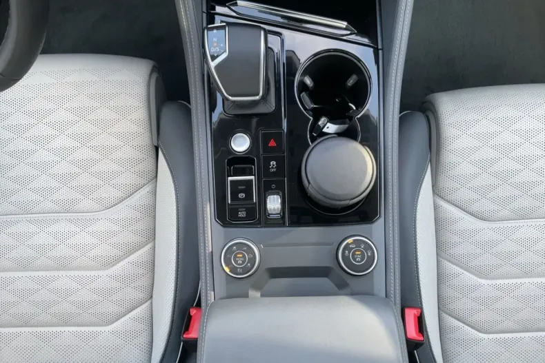 Volkswagen Touareg din 2024 cu 69.708 km - oferta VOL117153 - foto 12