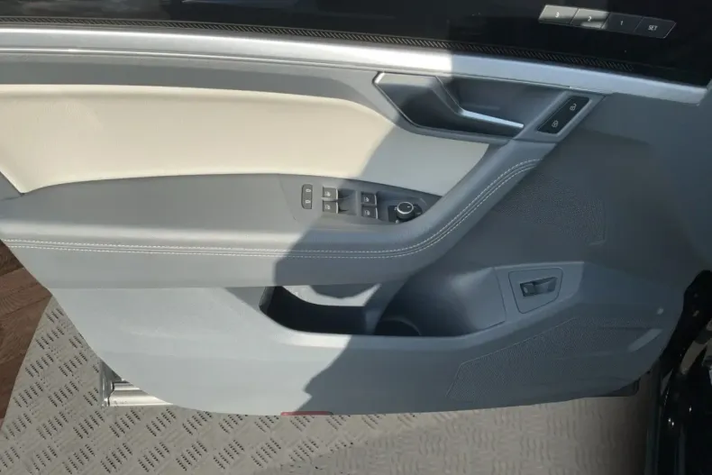 Volkswagen Touareg din 2024 cu 69.708 km - oferta VOL117153 - foto 13