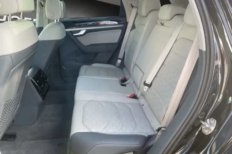 Volkswagen Touareg din 2024 cu 69.708 km - oferta VOL117153 - foto 14