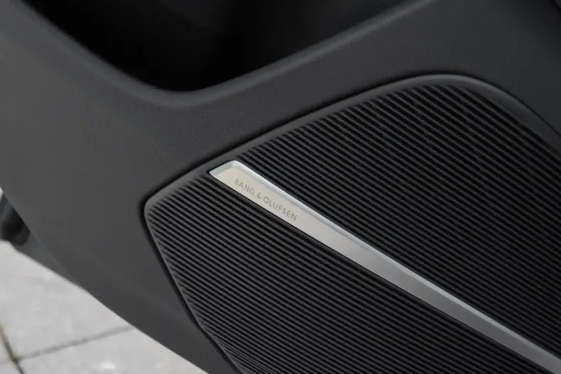 Audi SQ8 din 2021 cu 75.192 km - oferta AUD117171 - foto 9