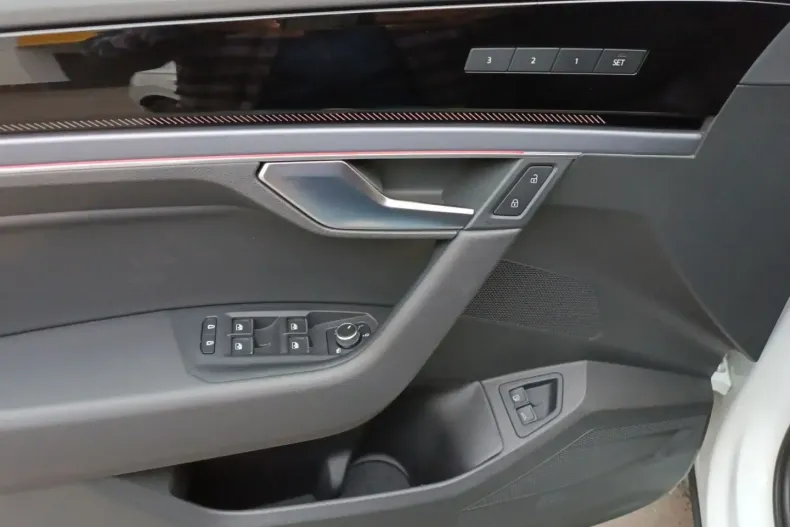 Volkswagen Touareg din 2024 cu 43.059 km - oferta VOL117174 - foto 6