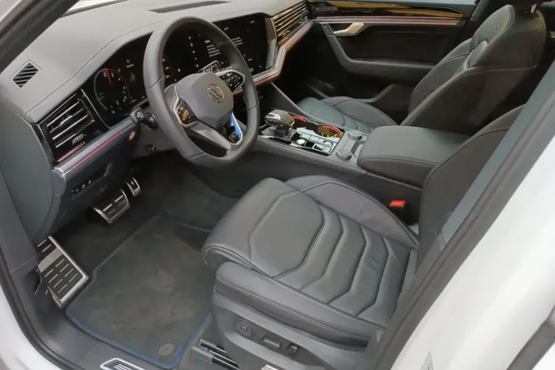 Volkswagen Touareg din 2024 cu 43.059 km - oferta VOL117174 - foto 7