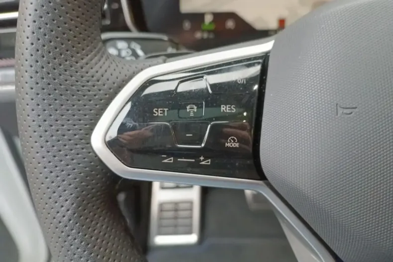 Volkswagen Touareg din 2024 cu 43.059 km - oferta VOL117174 - foto 11