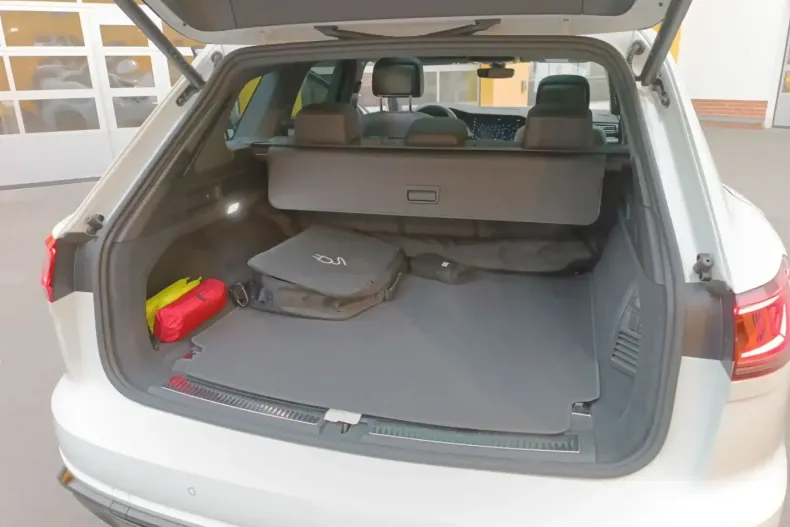 Volkswagen Touareg din 2024 cu 43.059 km - oferta VOL117174 - foto 21