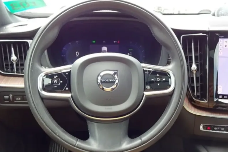 Volvo XC60 din 2022 cu 48.900 km - oferta VOL117189 - foto 13