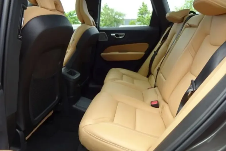 Volvo XC60 din 2022 cu 48.900 km - oferta VOL117189 - foto 18