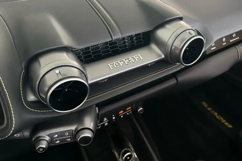 Ferrari 812 din 2023 cu 3.800 km - oferta FER117222 - foto 14