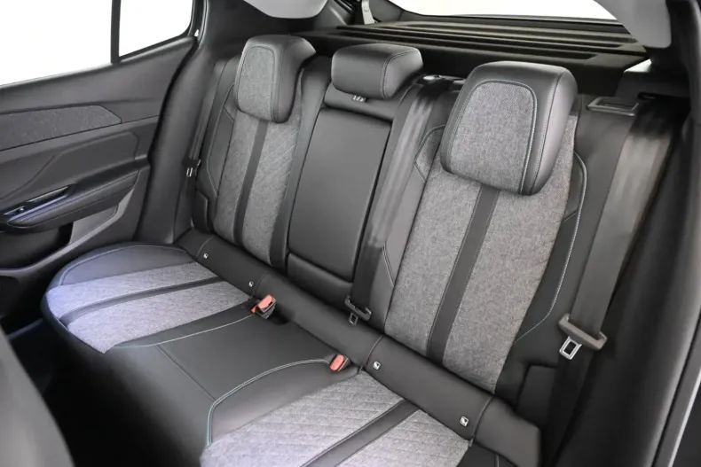 Peugeot 408 din 2023 cu 5.994 km - oferta PEU117237 - foto 24