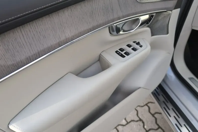 Volvo XC90 din 2024 cu 9.300 km - oferta VOL117250 - foto 3