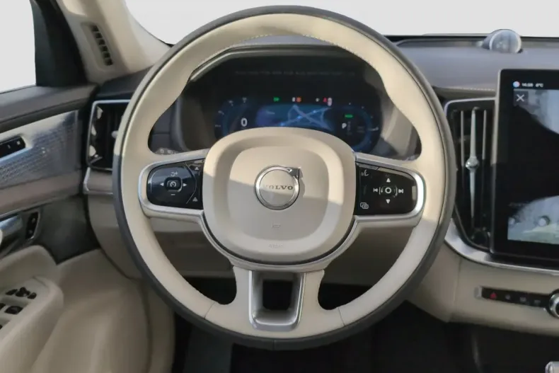 Volvo XC90 din 2024 cu 9.300 km - oferta VOL117250 - foto 13