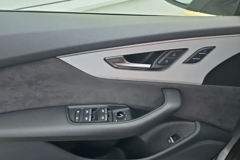 Audi Q8 din 2020 cu 87.500 km - oferta AUD117255 - foto 20