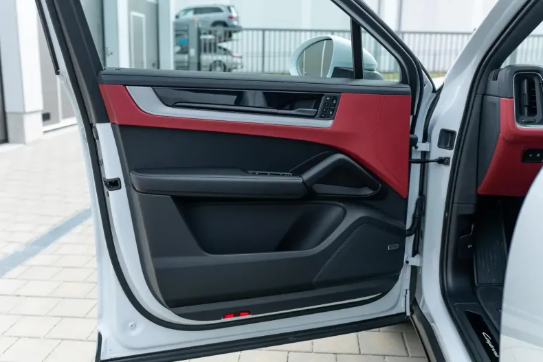 Porsche Cayenne din 2025 cu 25 km - oferta POR117272 - foto 30