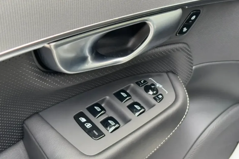 Volvo XC90 din 2024 cu 24.871 km - oferta VOL117286 - foto 18