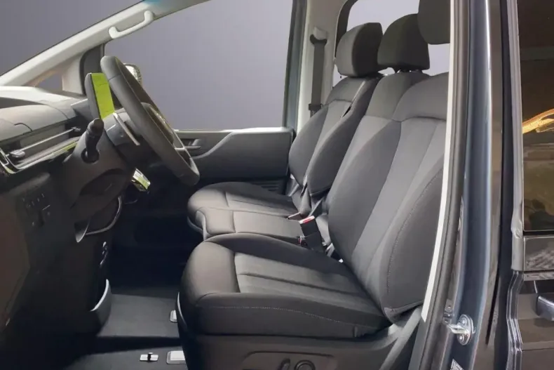 Hyundai STARIA din 2024 cu 5.900 km - oferta HYU117305 - foto 9