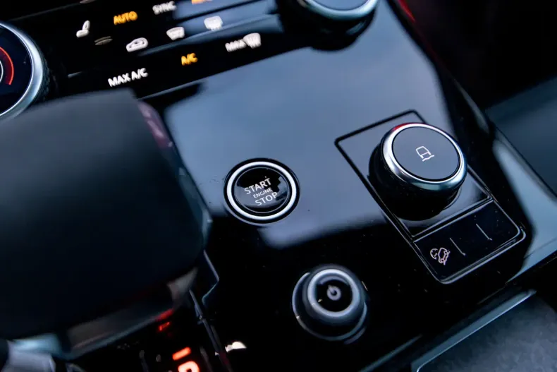 Land Rover Range Rover Sport din 2023 cu 3.620 km - oferta LAN117313 - foto 12