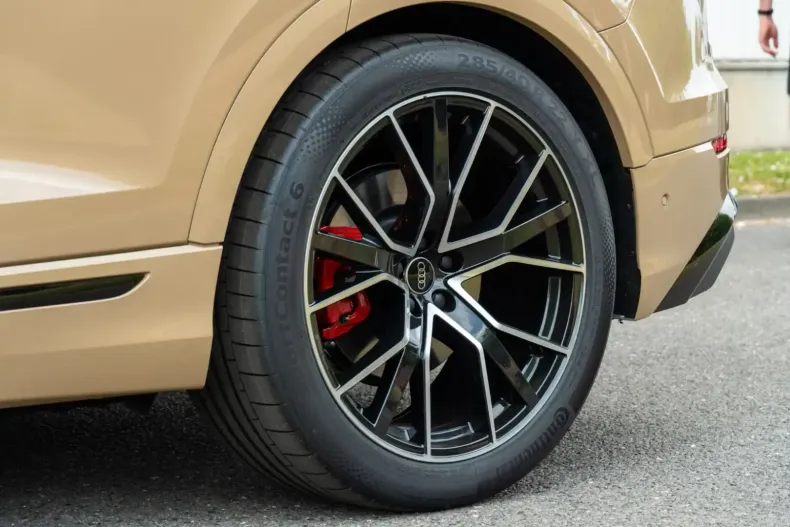 Audi Q8 din 2025 cu 9.900 km - oferta AUD117357 - foto 3