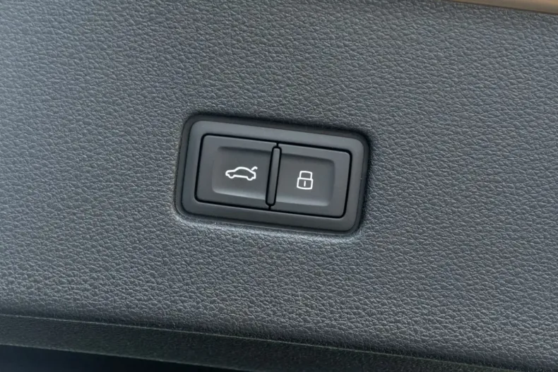 Audi Q8 din 2025 cu 9.900 km - oferta AUD117357 - foto 8